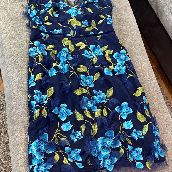 Elegant Floral Embroidered Mini Dress Marchesa Notte - Picture 2 of 6